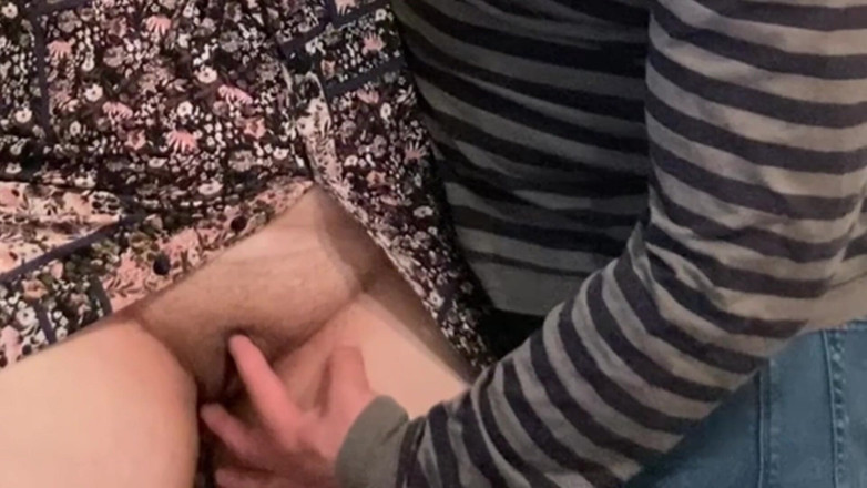 PriyaNaavya: Cizinec si třel Mu kundičku v metru