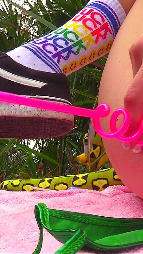 BIKINI-POPS: Tasty Treats