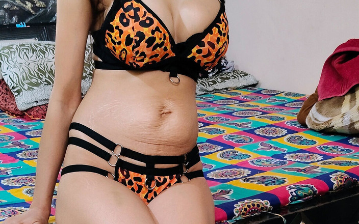 Kapsims: 남친을 위한 새로운 비키니 드레스를 보여주는 인도 마누라