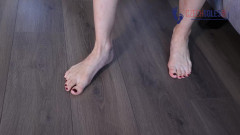 Czech Soles - foot fetish content: Gen Z Gagică în sandale desculțe