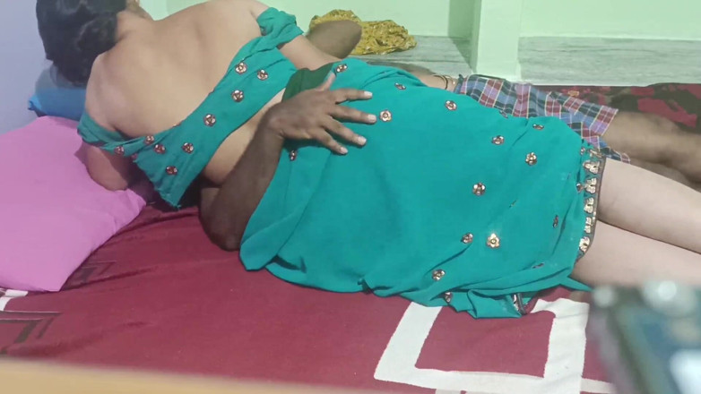 Sexy sindu: Une femme au foyer desi du sud de l’Inde se...