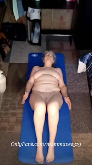 Momma Vee: Hot Mature Does Naked Yoga Then Cum!