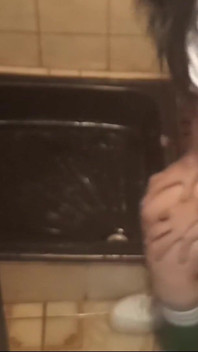 Une étudiante de 18 ans se fait baiser dans les vestiaires