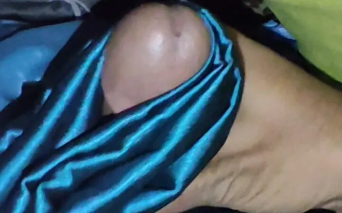 Satin And Silky: Satin Silk Handjob Porn - Handjob with Green Satin Silky Saree...