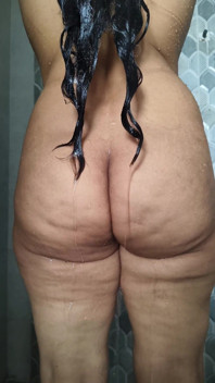 Tlustý penis staršího bratra byl mi úplně vsazen do pusy, pak si můj nevlastní bratr třel moji malou měkkou kundičku