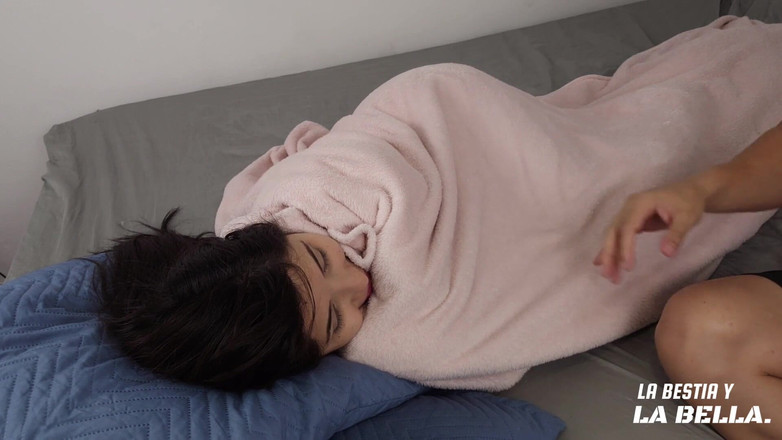 Labestiaylabella: Stepbrother Cumshot on My Feet and I Suck His Amateur...