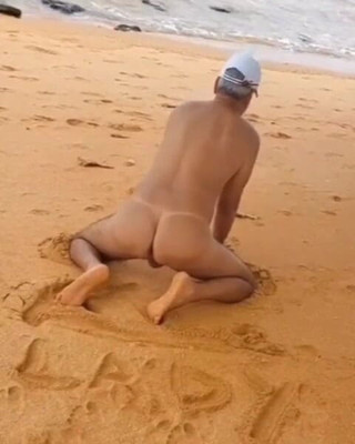 Ladysilvas: Ladysilva Nahá na pláži předvádí svůj sexy zadek se sexy...