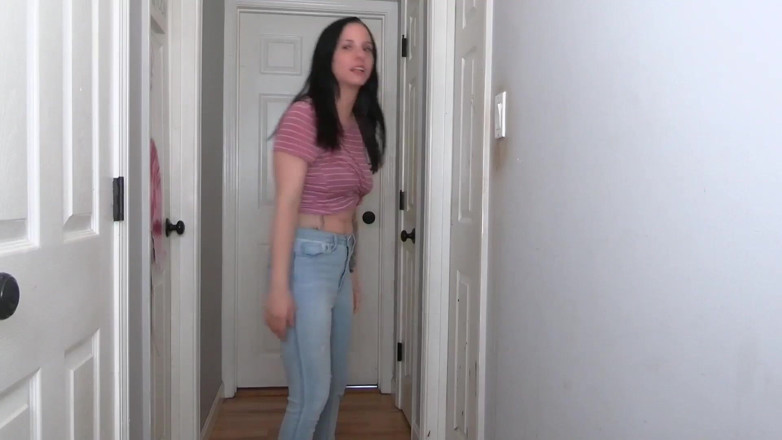 Quinn brooks: Bathroom Door Stuck Pants Pissing- Wmv