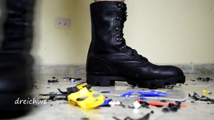 Dreichwe: Destroying some cars with my boots