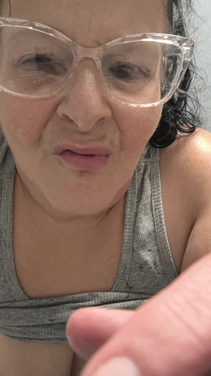 HerculesnVENUS: वह बहुत कामुक है अपनी चूत का अंकुर तेजी से रगड़ रही है