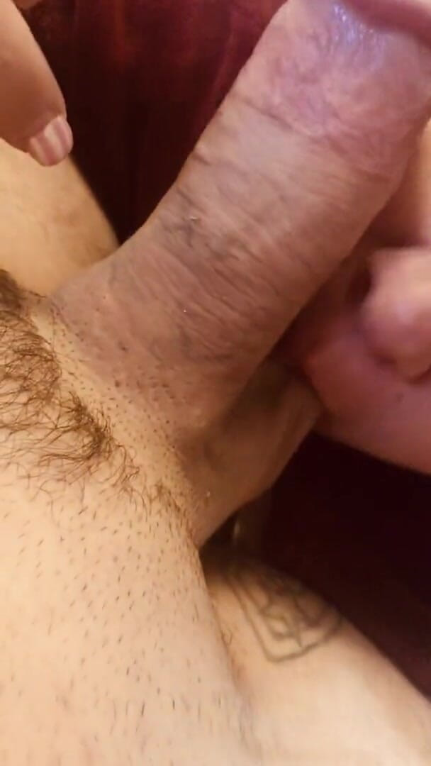 MzKiTTy91: Pawgmilf manželka kouří a hluboko do krku ptáka