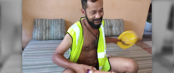 Stink HairyMale: För stor dildo