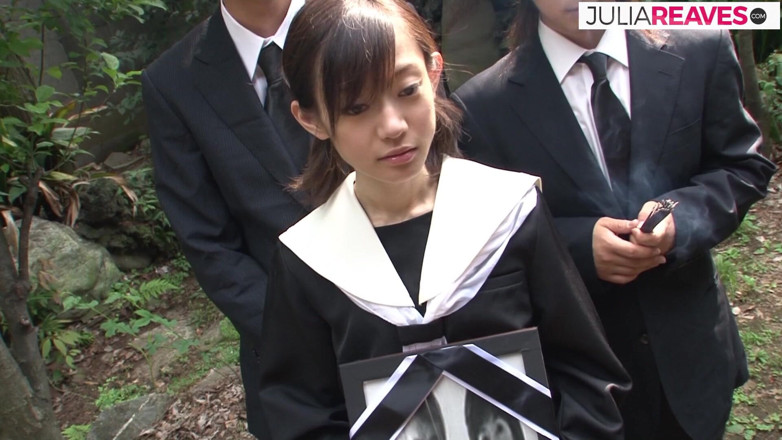 JapaneseAmateur: Magere meisjes berijden een enorme pik na een pijpbeurt en...