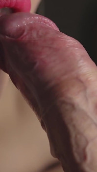 Grande pompino senza mani, sperma in bocca - primo piano