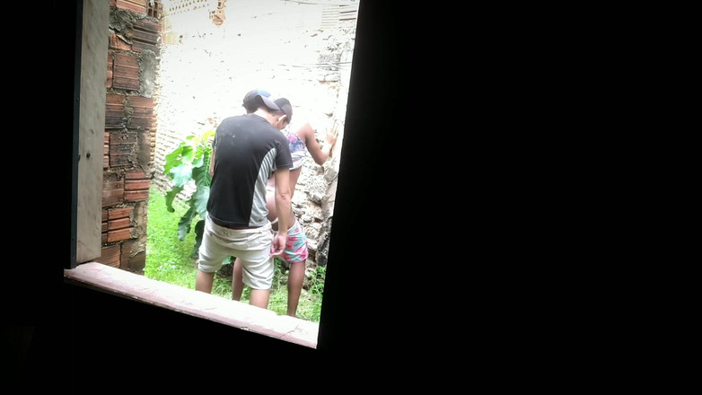 MiguellTrajano: 配達員が客を追いかけて廃墟の駐車場に行き、コンドームなしで彼のお尻をとても熱くさせた - パート2