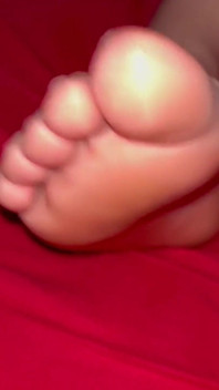 Feticismo del piede sexy di mia moglie con i piedi piccoli