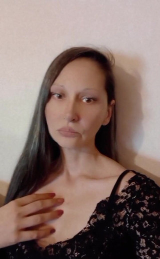 Dominatrix Redsonyja: Kraliçenin Tron'a oturmasına yardım et