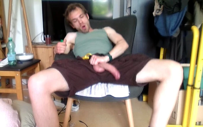 XlPmml: Грязный братец Bator смотрит безумно на второй день мастурбации