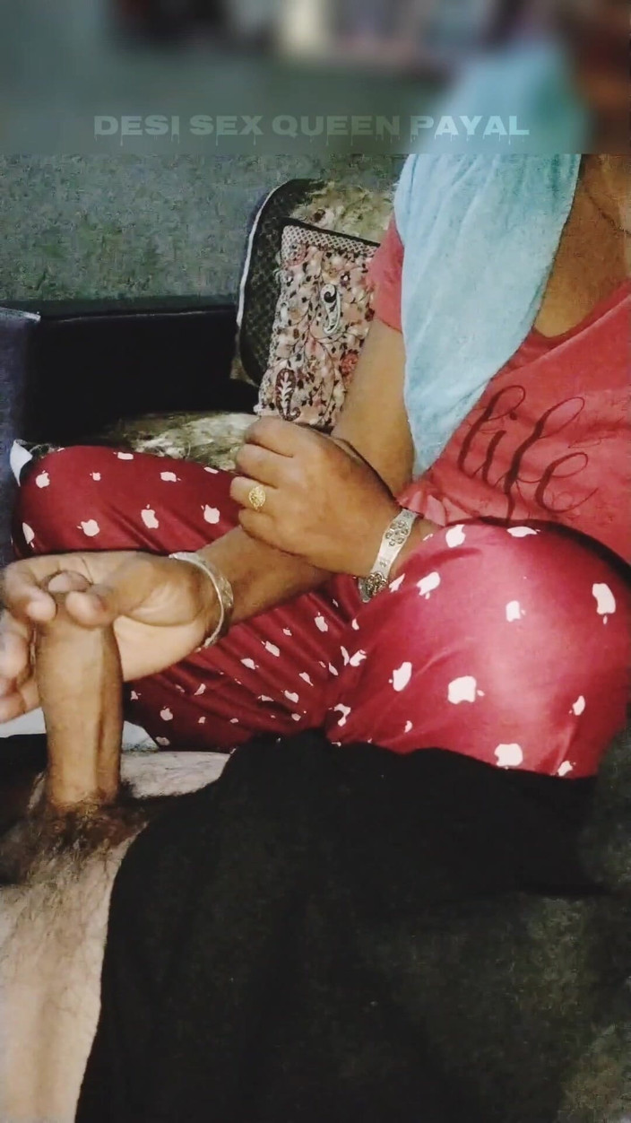 Desi Sex Slave: Desi gorąca dziewczyna ręczna robota jej przyjaciel z przyjemnością szarpanie...