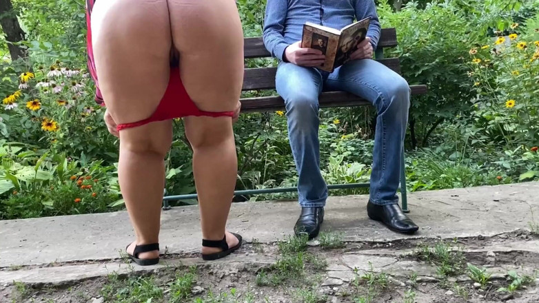 OurFetishLife: विशाल सेक्सी गांड वाली सास मेरे बगल में पेशाब करती है