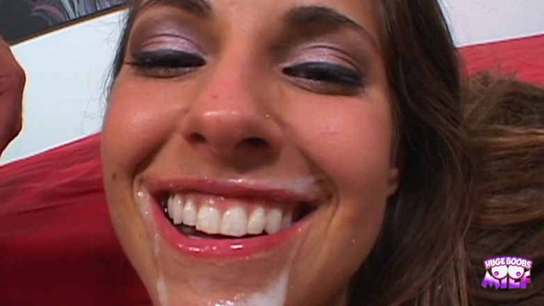 Huge Boobs MILF: Neodolatelná kočička Lindsy Medows dělá poprvé hardcore scénu.