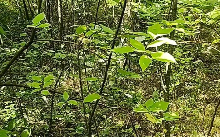 Amreis: Uma caminhada no parque terminou com um orgasmo poderoso