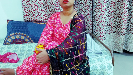 Desi Pari Bhabhi: 热辣的XXX继母被狠操直到高潮，印地语音频与肮脏的谈话继子在家里引诱