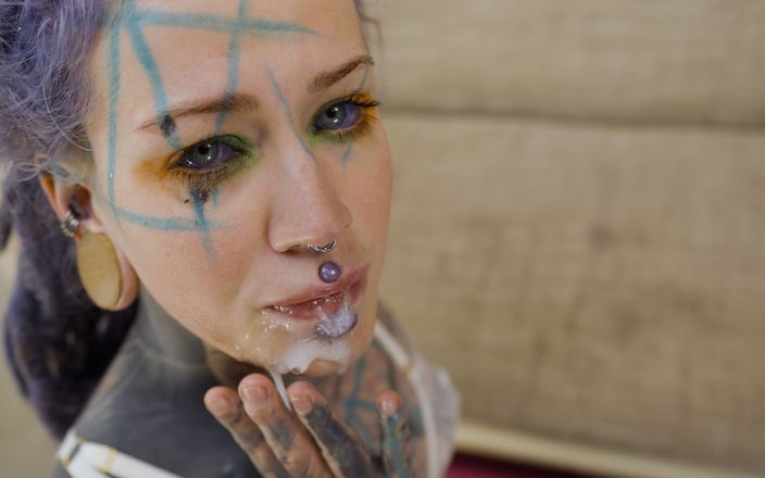 Z-Filmz: Tattoo-mädchen bekommt anal eier tief mit 0% muschi gefickt