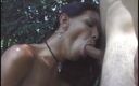 Shemale videos: Une grosse bite de trans sucée par un twink droit