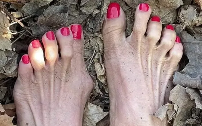 Naelor: Melove Sexy Small Feet with Red Toe Nails in Leaves
