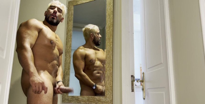 Guarro Studios: Ayah sedia meruntuhkan pantat awak