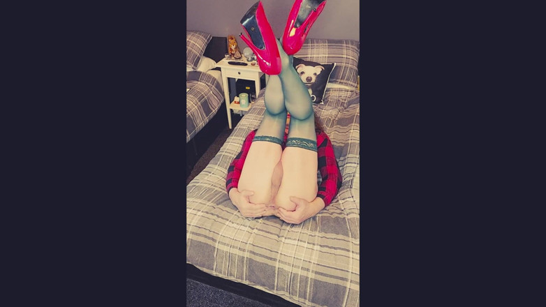 Juniperberi29: Juniper shows arse and tastes her own cum xxx