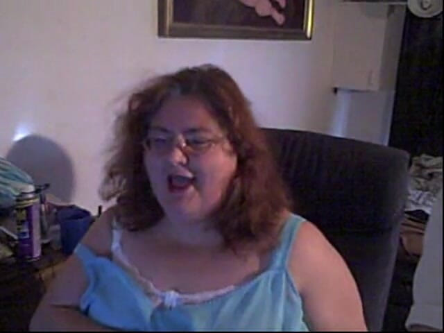 BBW nurse Vicki adventures with friends: Bbw zrzka tančící cam show v modrém oblečení