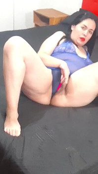 Une belle-mère se masturbe toute seule parce qu’elle veut une bite