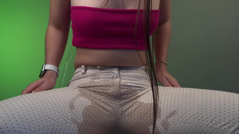 alejakink: Withe Jeans Hide Notihing