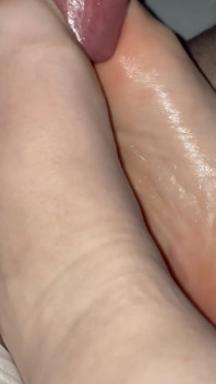 Sexy footjob amatoriale bei piedi