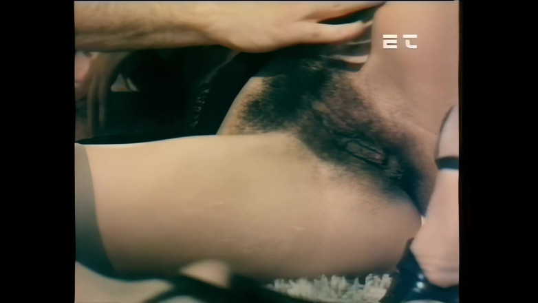 Vintage Megastore Full hd: Quente vintage morena chupa um enorme pau duro