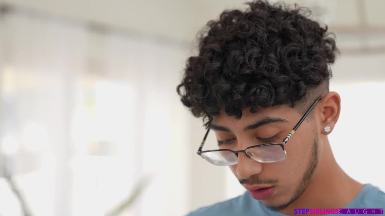 StepSiblings Caught: Моя нова зведена сестра завжди гола - s24:e5