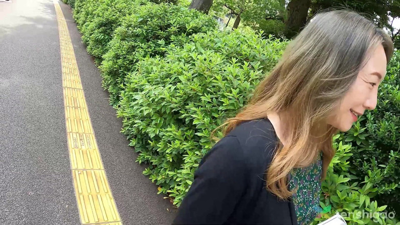 Tenshigao: Miho Wakabayashi este o gospodină japoneză matură care caută sex...