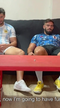 Alfa erkekler ödül göbek ve meme uçlarını alır