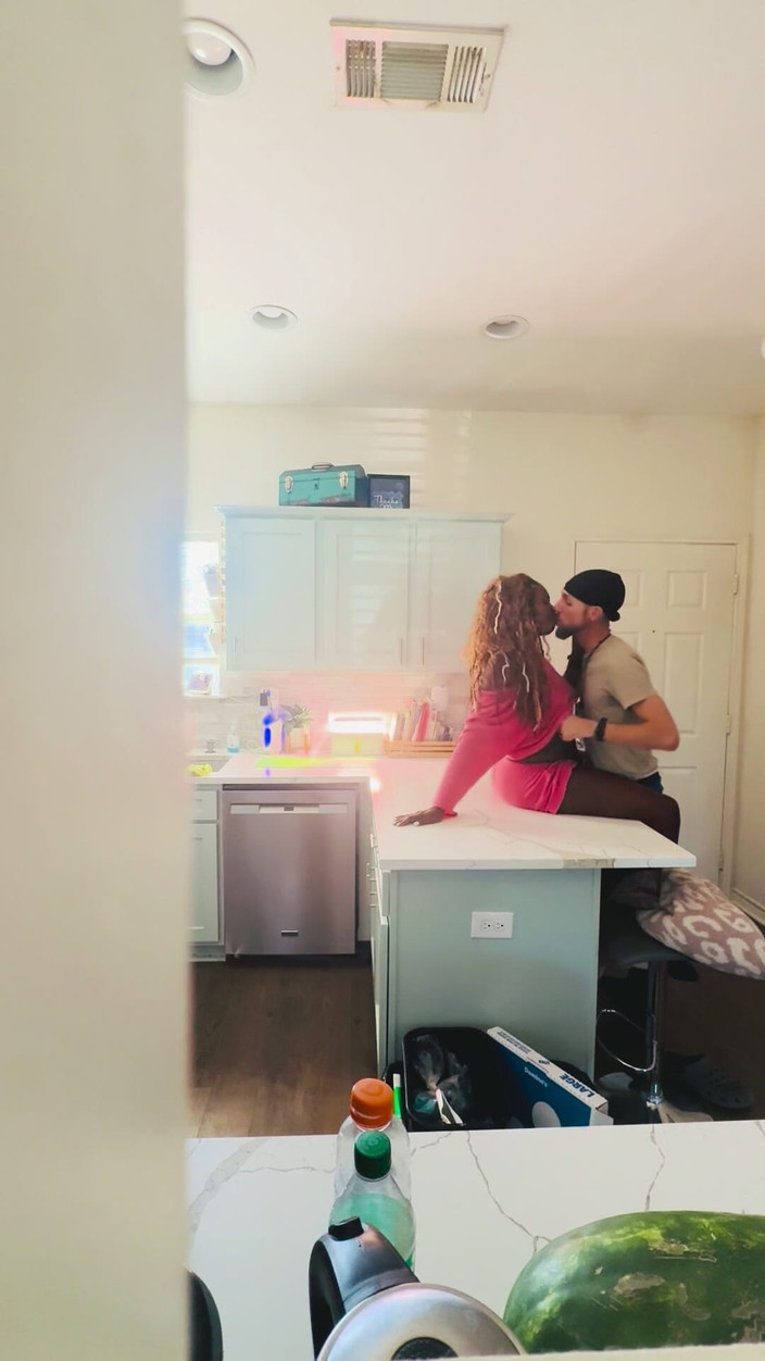 White chocolate: Stiefsohn erwischt seine vollbusige ebenholz-mutter beim ficken mit dem weißen...