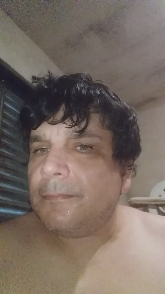 Claudio: Il m’a rempli le visage de sperme