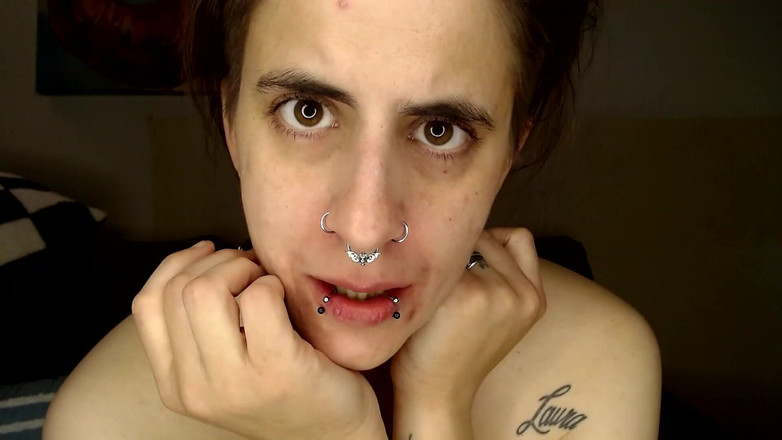 Abby Anna: Tour mit großem mund und piercings