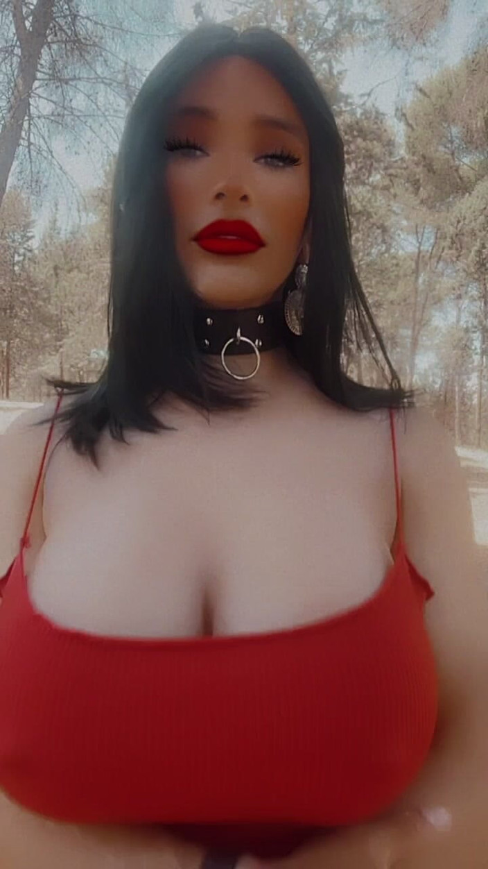 Sissy Slut Brianna: Хочеш, щоб мої груди зняли? Тоді твій рот має бути готовий довести, що ти того вартий!