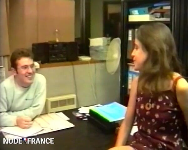 La France a Poil: Michaelle，20岁想要口交的人！