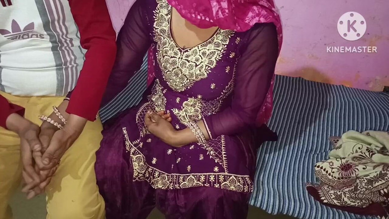 Savita5343: Seksi Hintli kadın üvey kız kardeşinin üvey oğlunu sikiyor ve onu kucağına...