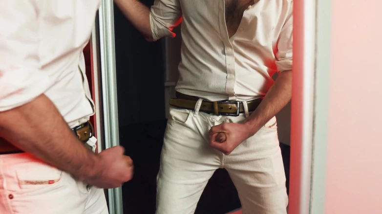 NoelDero: A Handsome Guy Masturbates in Front of A Mirror. I...
