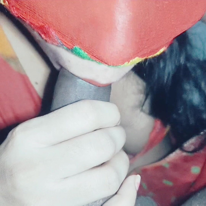 Hotpooja86900: Une bhabhi taille une pipe à son voisin