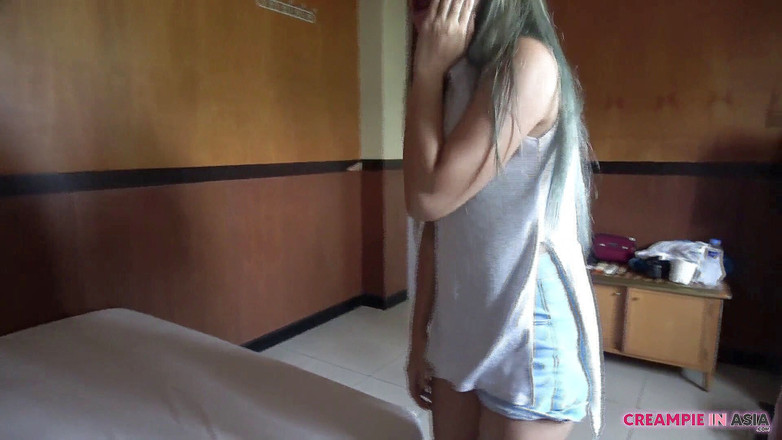 Creampie In Asia: Красивую молодую девушку трахнул старик (50-е). Она получила полностью кримпай внезапно.