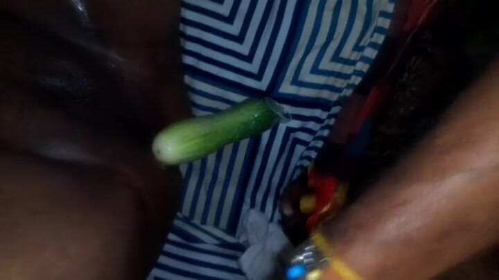 Savita sex video: Aaj Bhabhi Ki Chut Me Khira Dal Diya